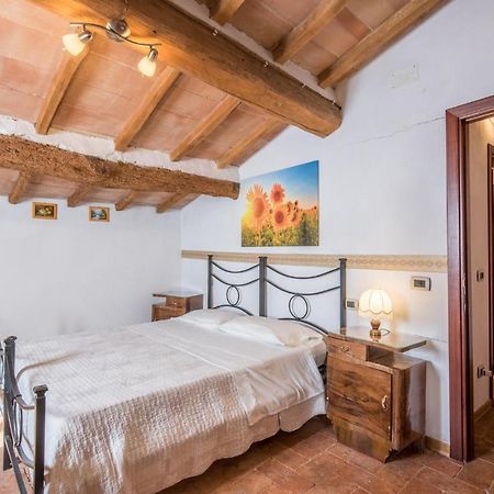 Gorgeous Home In Montalcino With Kitchen Buitenkant foto