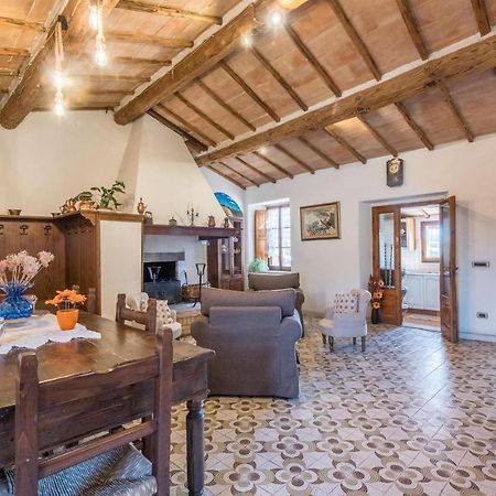 Gorgeous Home In Montalcino With Kitchen Buitenkant foto