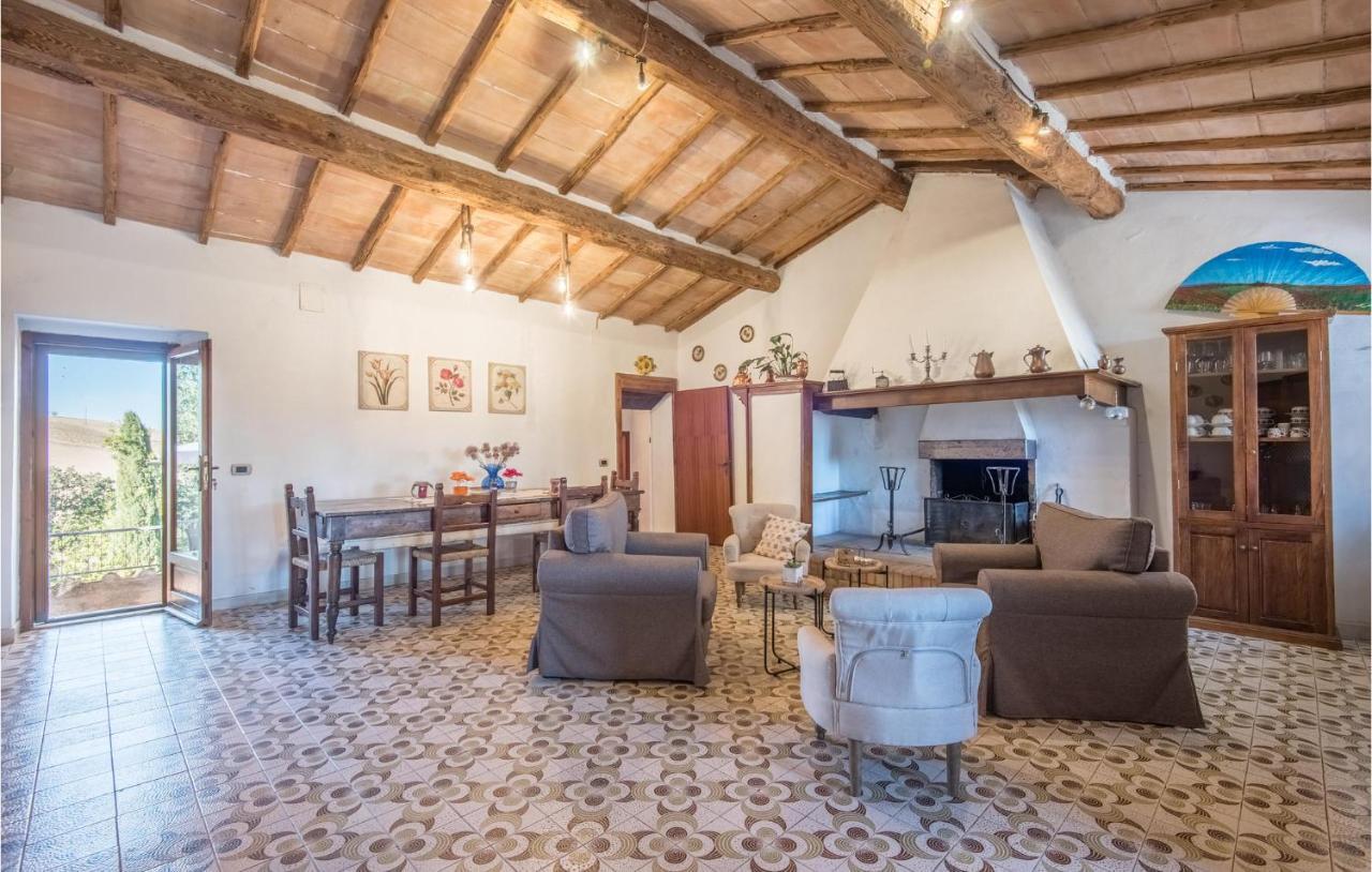 Gorgeous Home In Montalcino With Kitchen Buitenkant foto