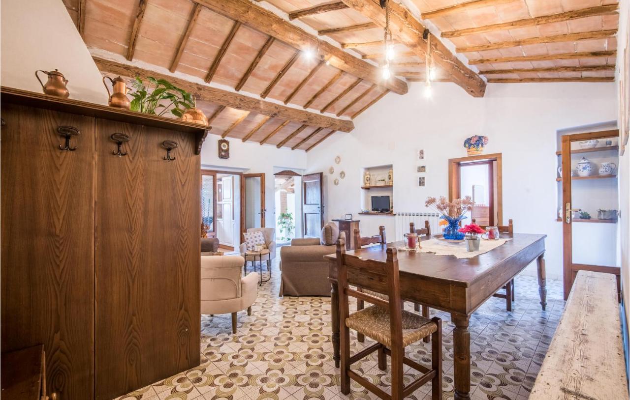 Gorgeous Home In Montalcino With Kitchen Buitenkant foto