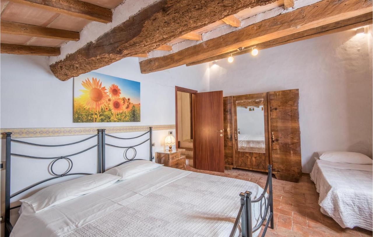 Gorgeous Home In Montalcino With Kitchen Buitenkant foto