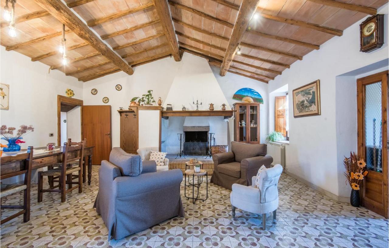 Gorgeous Home In Montalcino With Kitchen Buitenkant foto